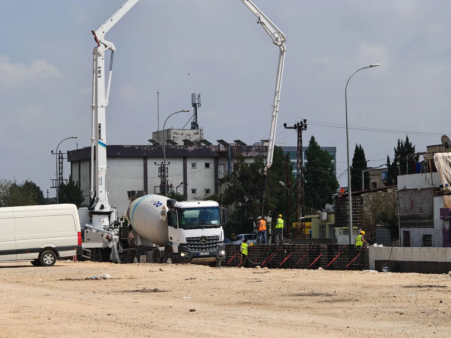 Bombeamento de concreto com bomba lança em obra - atendimento em Riacho Fundo